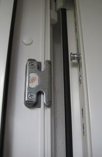 Pilzkopfverriegelung - Einbruchschutz am Fenster